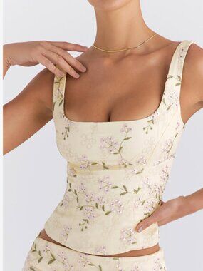 DO NOT BUY!!!!!!  ISO Mistress Rocks Lemon Embroidered Corset